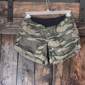 Camo maternity shorts